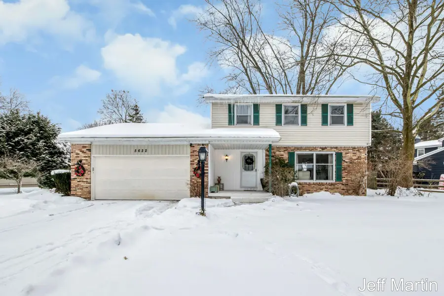 5622 Far Hill Drive Se, Grand Rapids, MI 49546 - Image #2