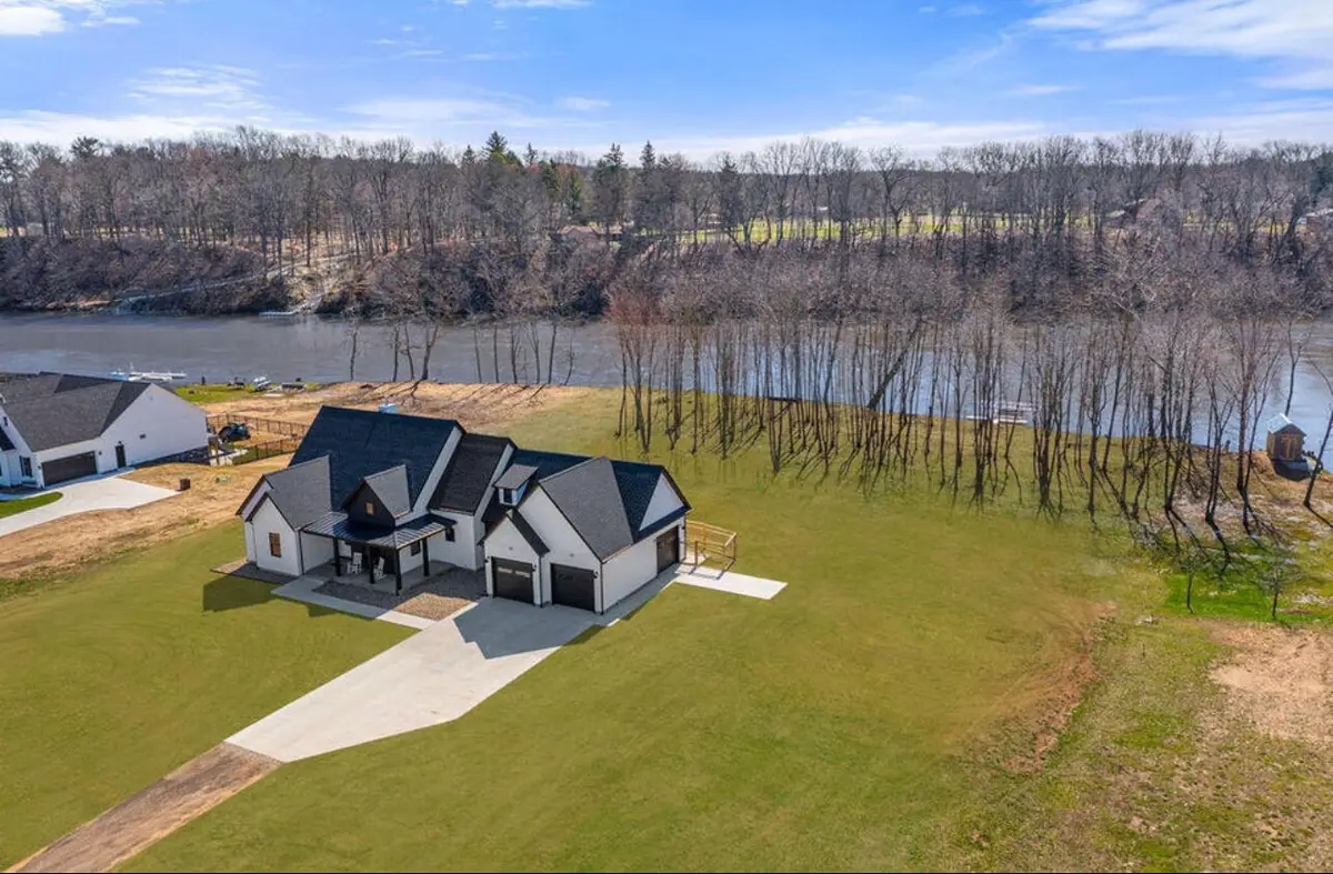 14275 Deer Path, Buchanan, MI 49107 - Image #1
