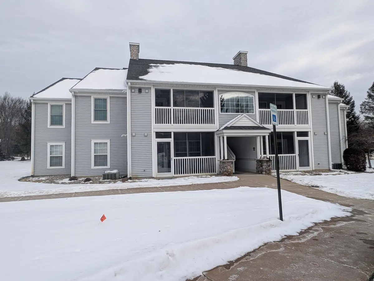 712 W Barrington Circle, Jackson, MI 49203 - Image #1