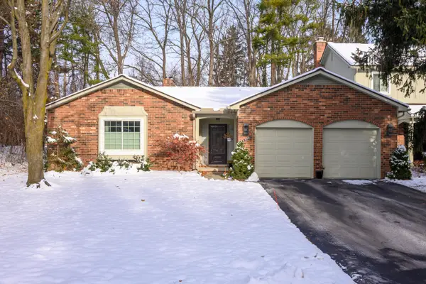 5592 N Adams Way, Bloomfield Hills, MI 48302