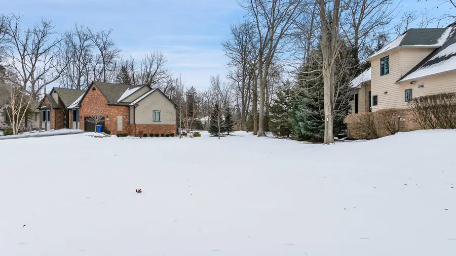 4275 Forest Valley Court Court, Waterford, MI 48328 - Image #2
