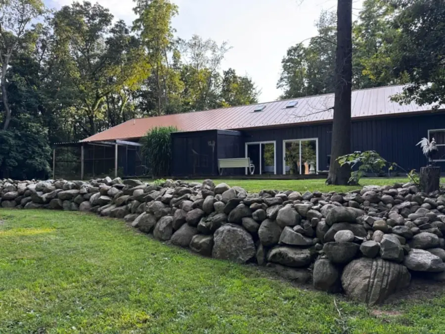 6635 E Chicago Road, Jonesville, MI 49250 - Image #2