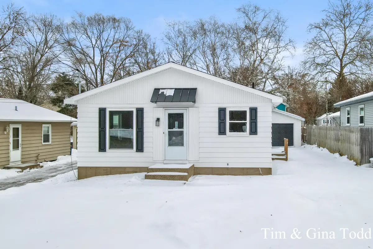 1628 Ira Avenue Nw, Grand Rapids, MI 49504 - Image #1