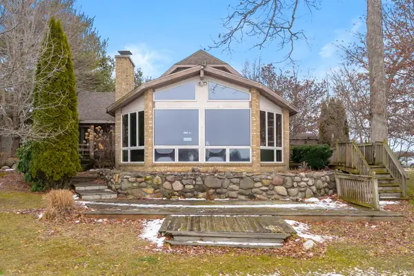 41772 N Park Street, Paw Paw, MI 49079