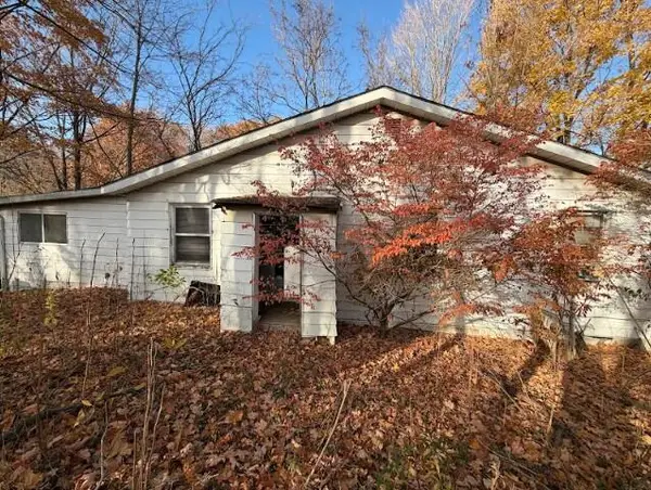 6471 W Hagar Shore Road, Coloma, MI 49038