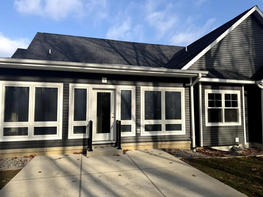 1170 Lochaven Circle #8B, Hillsdale, MI 49242 - Image #2