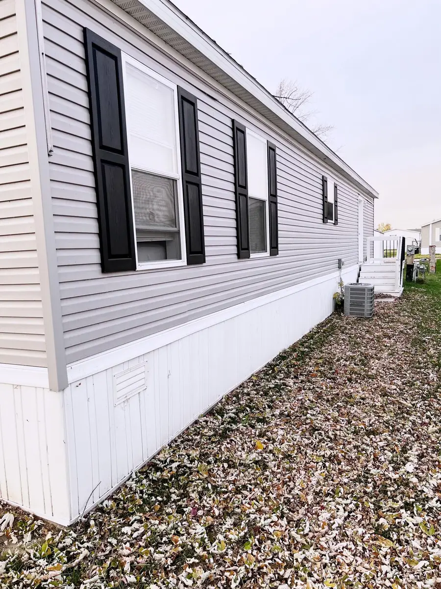 21123 Chateau Thierry Drive N, Macomb, MI 48044 - Image #2