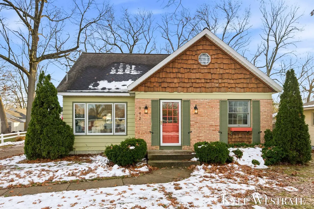 942 32nd Street Sw, Wyoming, MI 49509 - Image #1