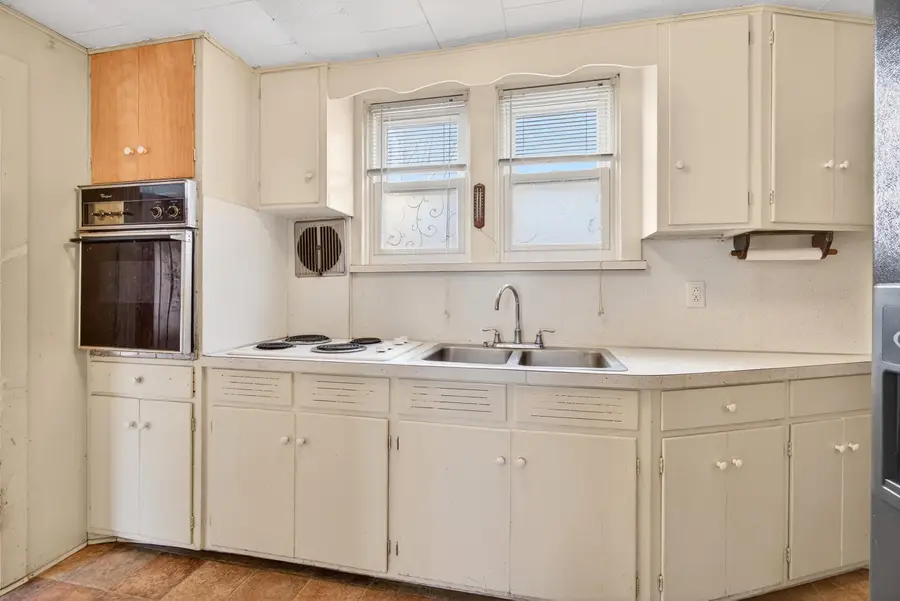 907 N Elm Avenue, Jackson, MI 49202 - Image #2