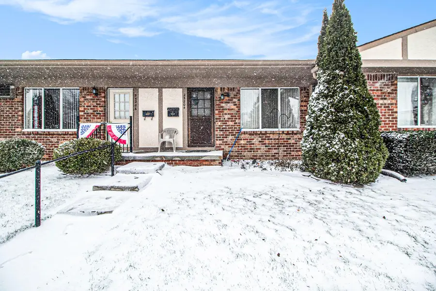 25204 Franklin Terrace Terrace #6, South Lyon, MI 48178 - Image #2