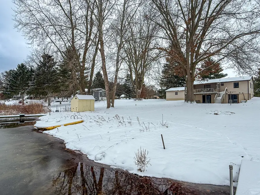 52376 Joy Drive, Dowagiac, MI 49047 - Image #2