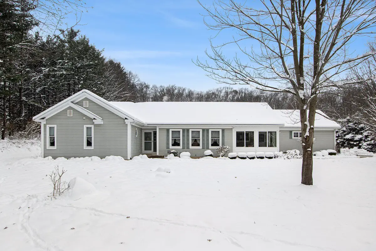 9131 N 42nd Street, Hickory Corners, MI 49060 - Image #1