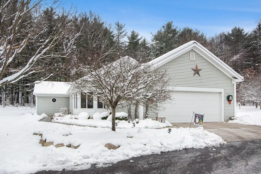 9131 N 42nd Street, Hickory Corners, MI 49060 - Image #2