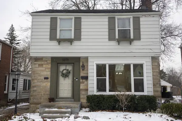 5273 Hillcrest Street, Grosse Pointe, MI 48236