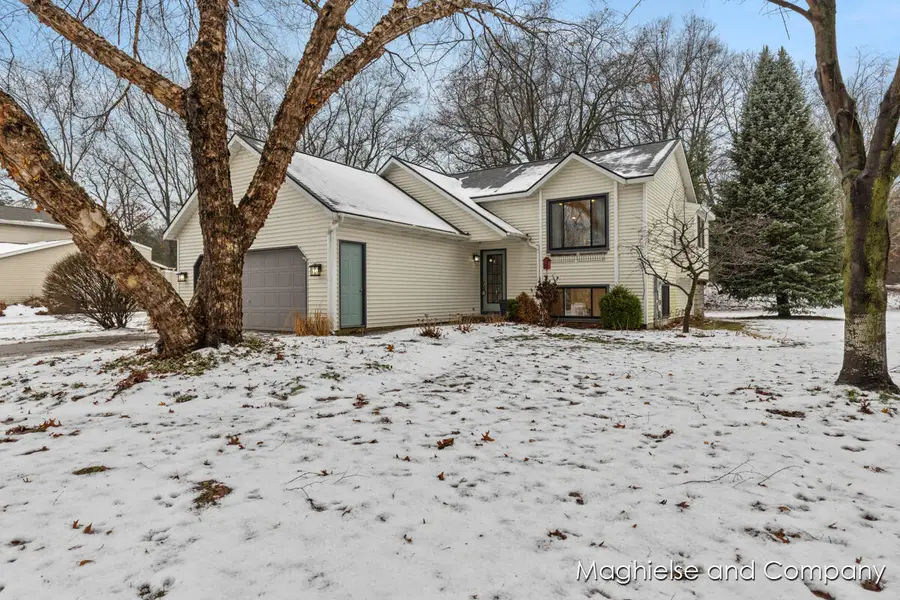 6165 Arroyo Vista Drive Ne, Rockford, MI 49341 - Image #2