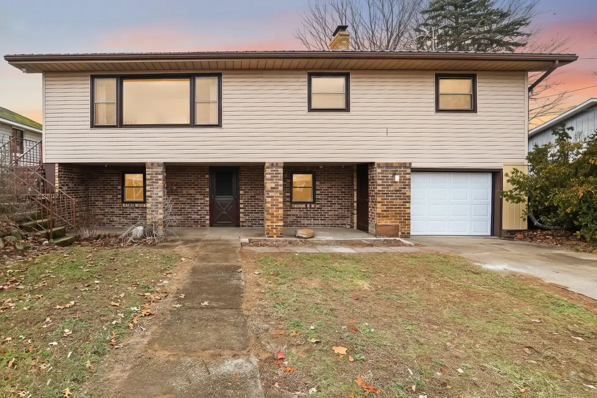 70070 Kenmore Drive, Edwardsburg, MI 49112 - Image #1