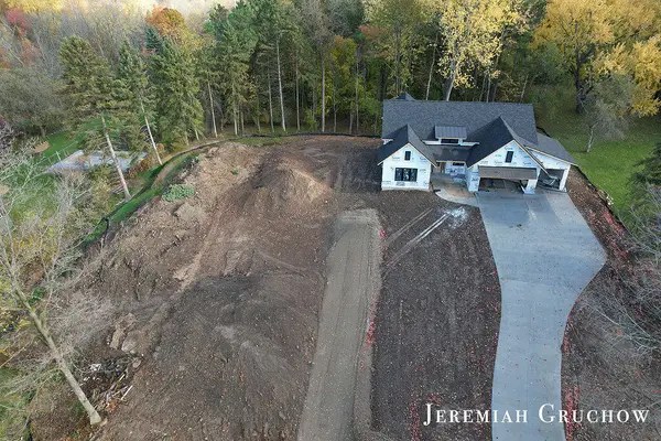 V/L 2124 Engleside Se, Grand Rapids, MI 49546