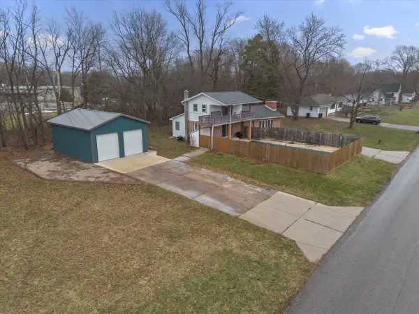 709 Park Shore Drive, Cassopolis, MI 49031