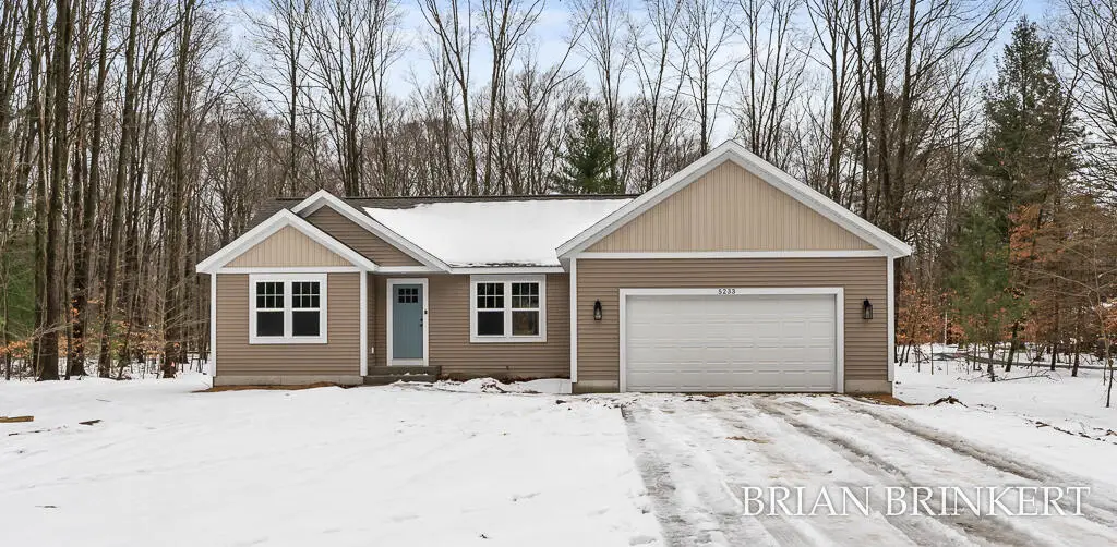 5233 W Lakewood Road, Whitehall, MI 49461 - Image #1