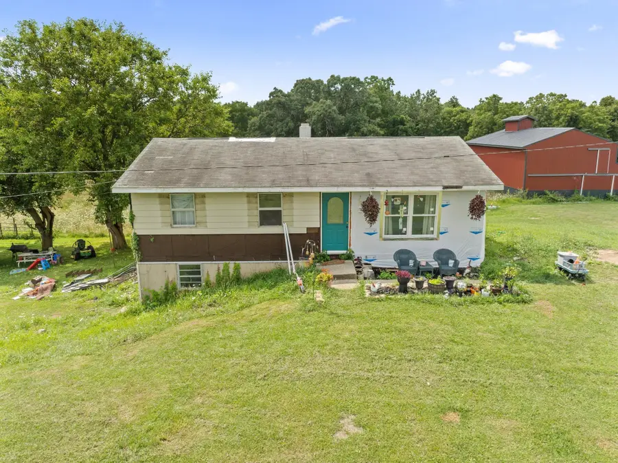 68090 Calvin Center Road, Cassopolis, MI 49031 - Image #2