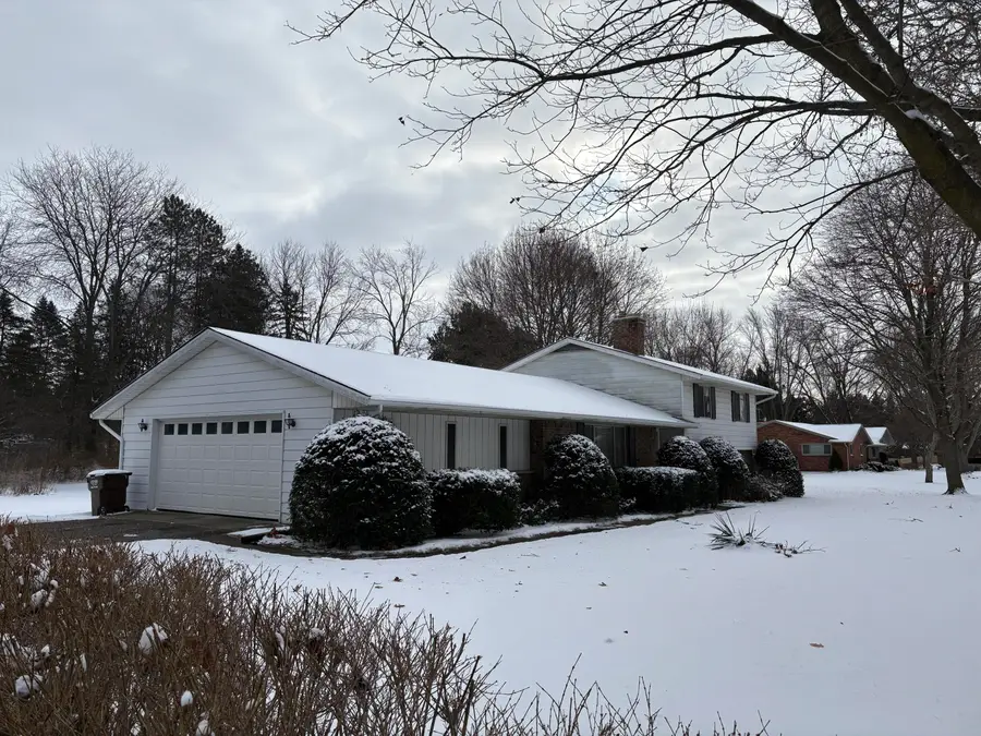 6233 Hereford Road, Saline, MI 48176 - Image #2