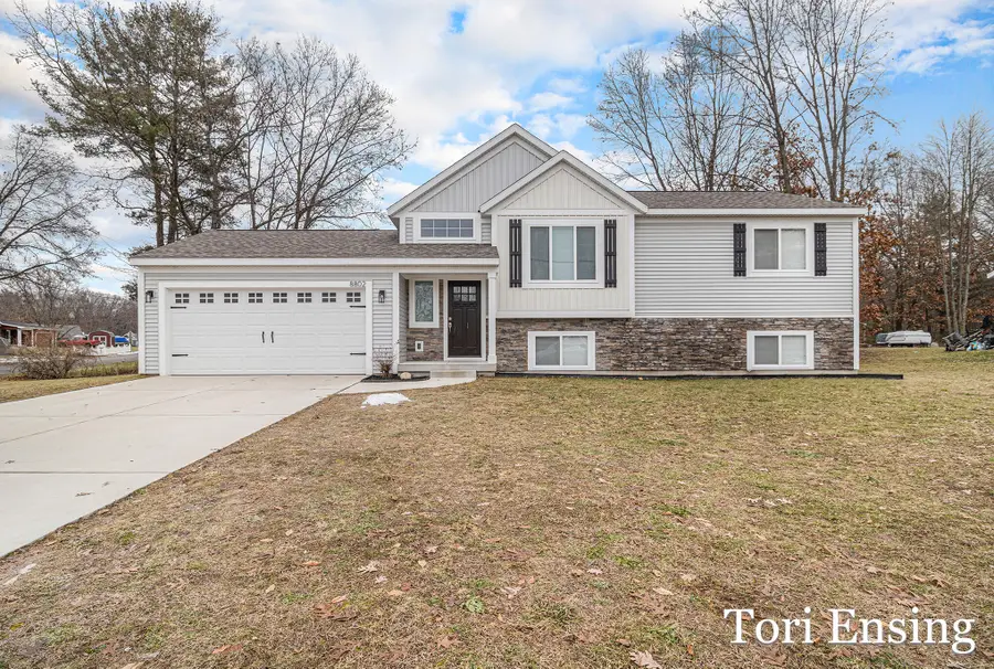 8802 Huron Drive, Howard City, MI 49329 - Image #2