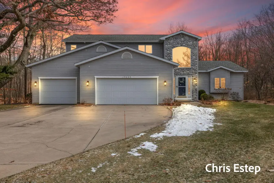 19059 Sioux Drive, Spring Lake, MI 49456 - Image #2