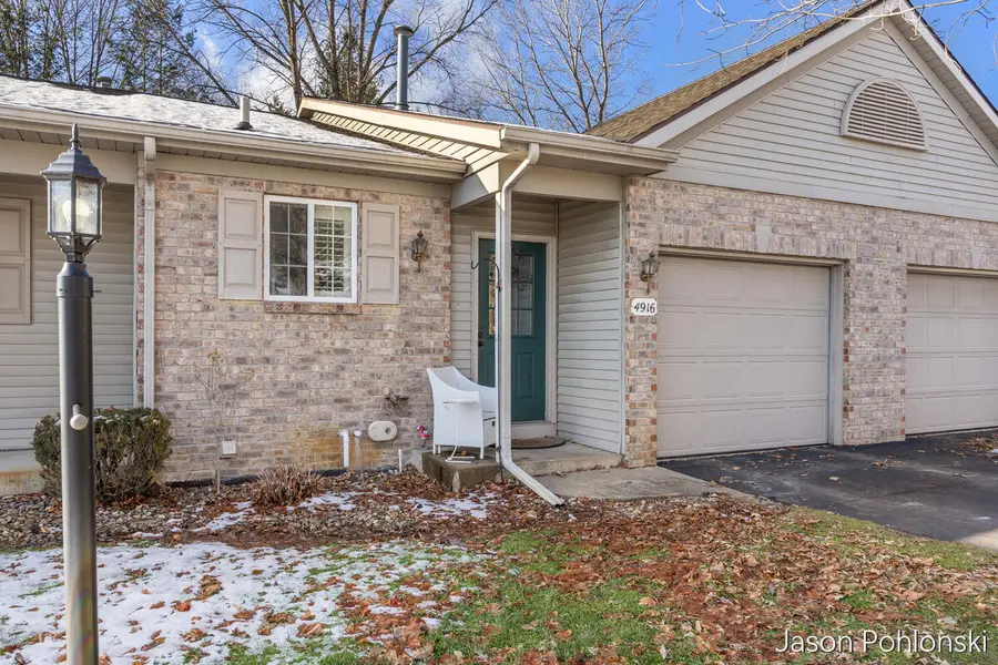 4916 Castle Hill Court Ne, Rockford, MI 49341 - Image #2