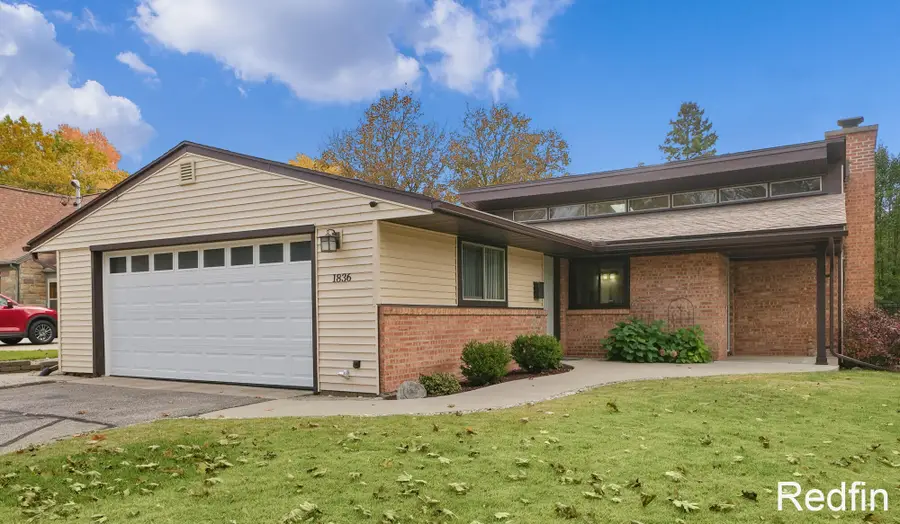 1836 Oakgrove Street Nw, Grand Rapids, MI 49504 - #2