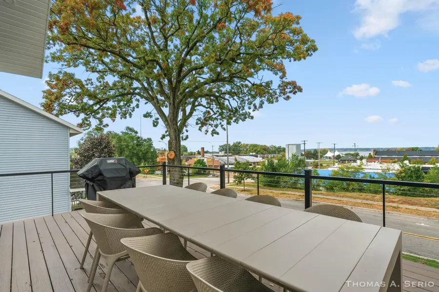 593 W Webster Avenue, Muskegon, MI 49440 - Image #2