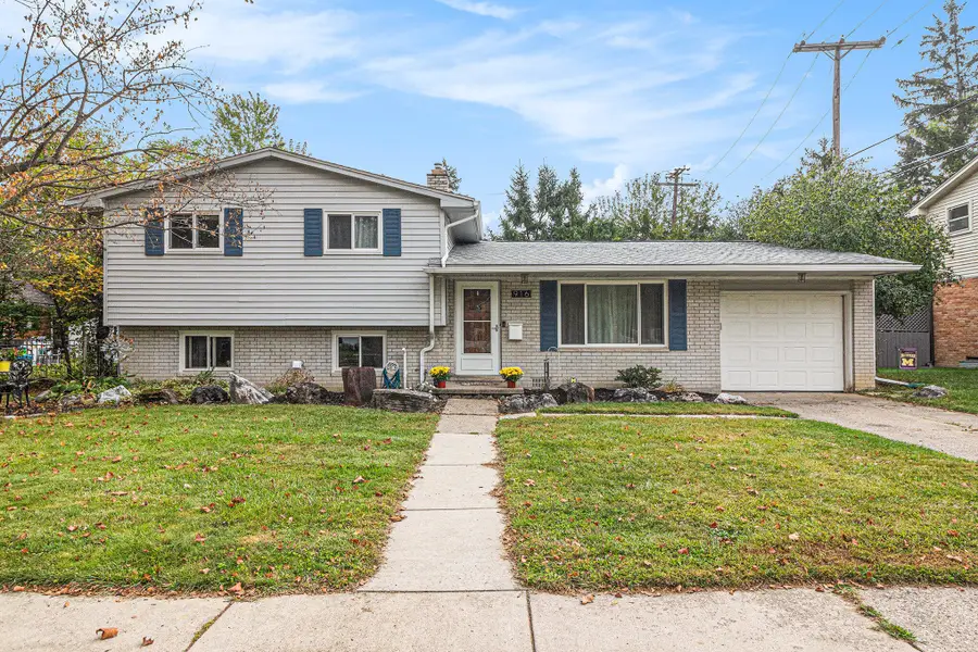 916 Patricia Avenue, Ann Arbor, MI 48103 - Image #2