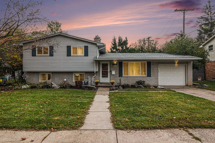 916 Patricia Avenue, Ann Arbor, MI 48103 - Image #3
