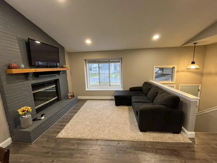 755 Springwood Drive Se, Kentwood, MI 49548 - Image #3