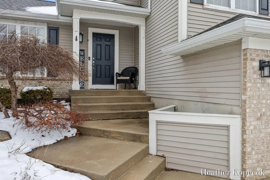 3695 S Falling Leaf Drive Se, Grand Rapids, MI 49512 - #3
