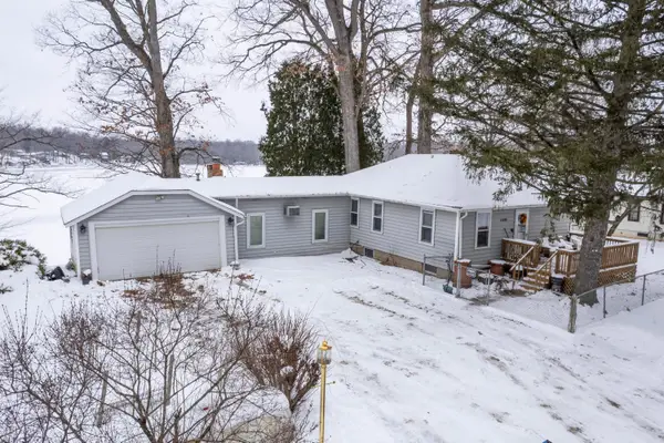 15899 Lakeview Drive, Buchanan, MI 49107