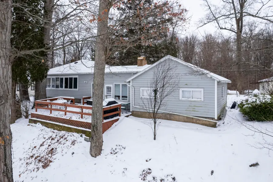 15899 Lakeview Drive, Buchanan, MI 49107 - Image #2