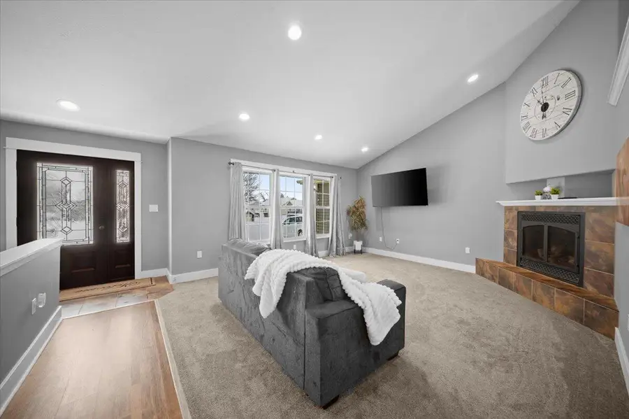 738 Fieldstone Drive, Coopersville, MI 49404 - Image #3