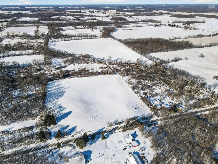 5647 S Royston Road, Eaton Rapids, MI 48827 - Image #2