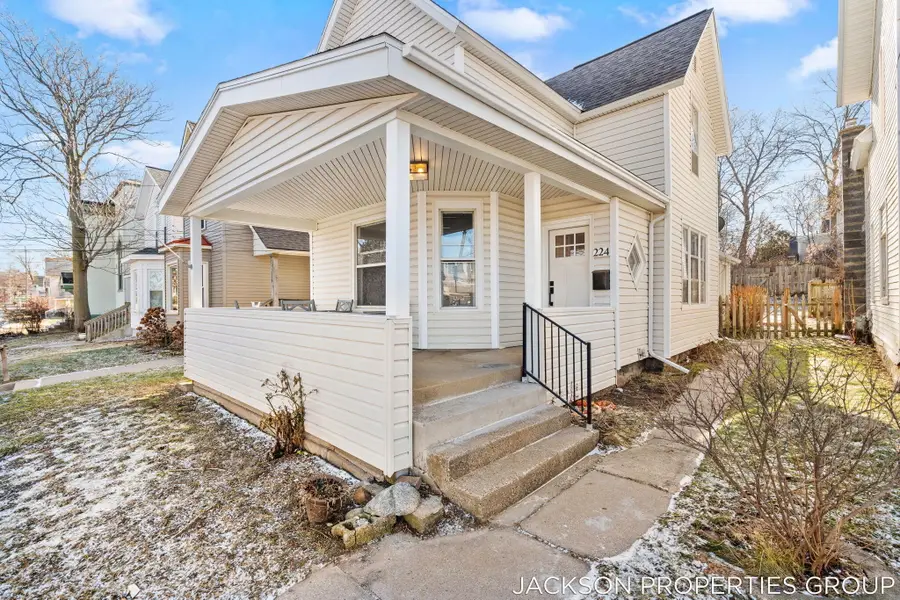 224 Spencer Street Ne, Grand Rapids, MI 49505 - Image #2