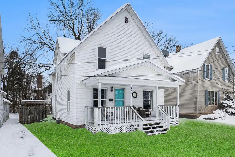 208 W Sheridan, Fremont, MI 49412 - Image #2