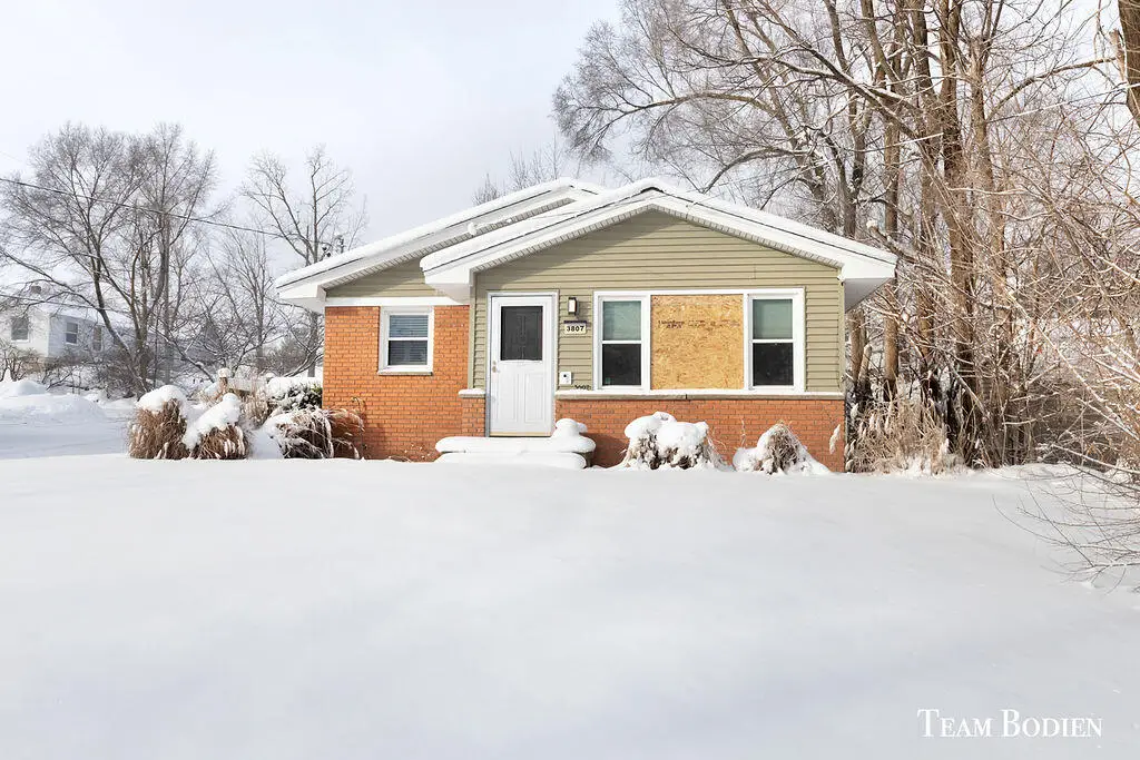 3807 Balsam Avenue Ne, Grand Rapids, MI 49525 - Image #1