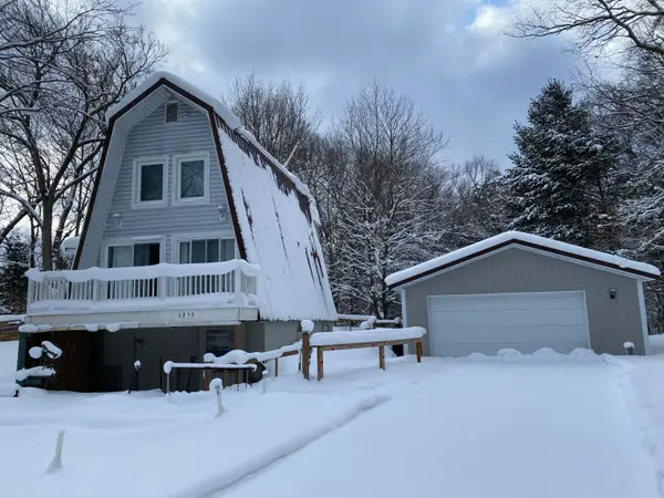 6859 Clover Road, Twin Lake, MI 49457