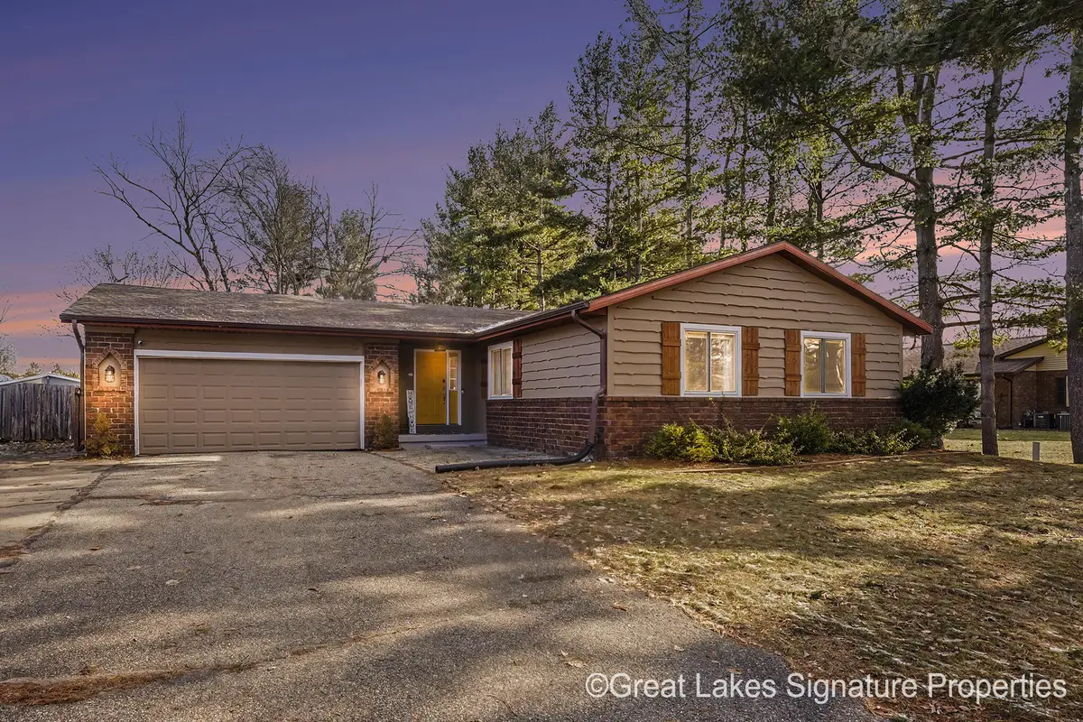 7528 Pinegrove Drive, Jenison, MI 49428 - #1
