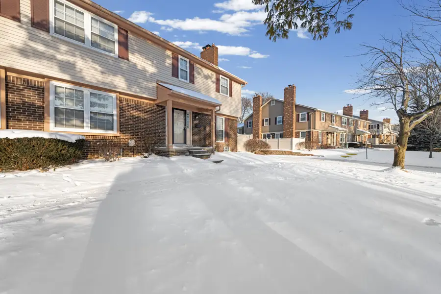 21053 E Glen Haven Circle, Northville, MI 48167 - Image #2