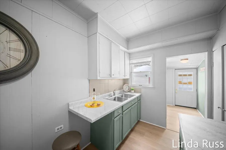 1033 Jennette Avenue Nw, Grand Rapids, MI 49504 - Image #3