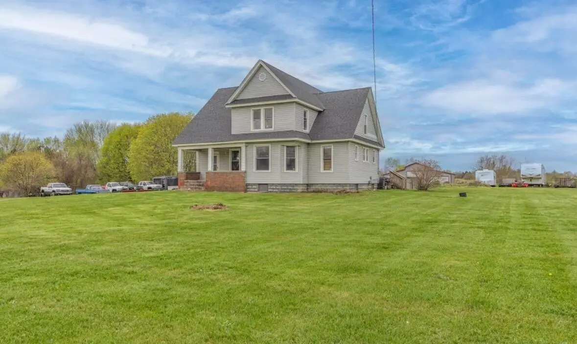 3011 E Empire Avenue, Benton Harbor, MI 49022 - #1