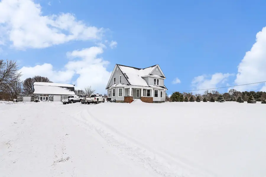 3011 E Empire Avenue, Benton Harbor, MI 49022 - #3