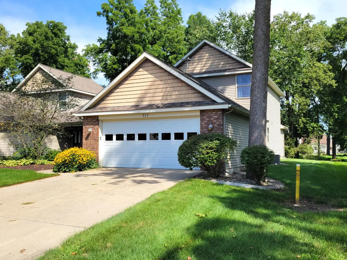 913 Clark Street Se, Lowell, MI 49331 - #1