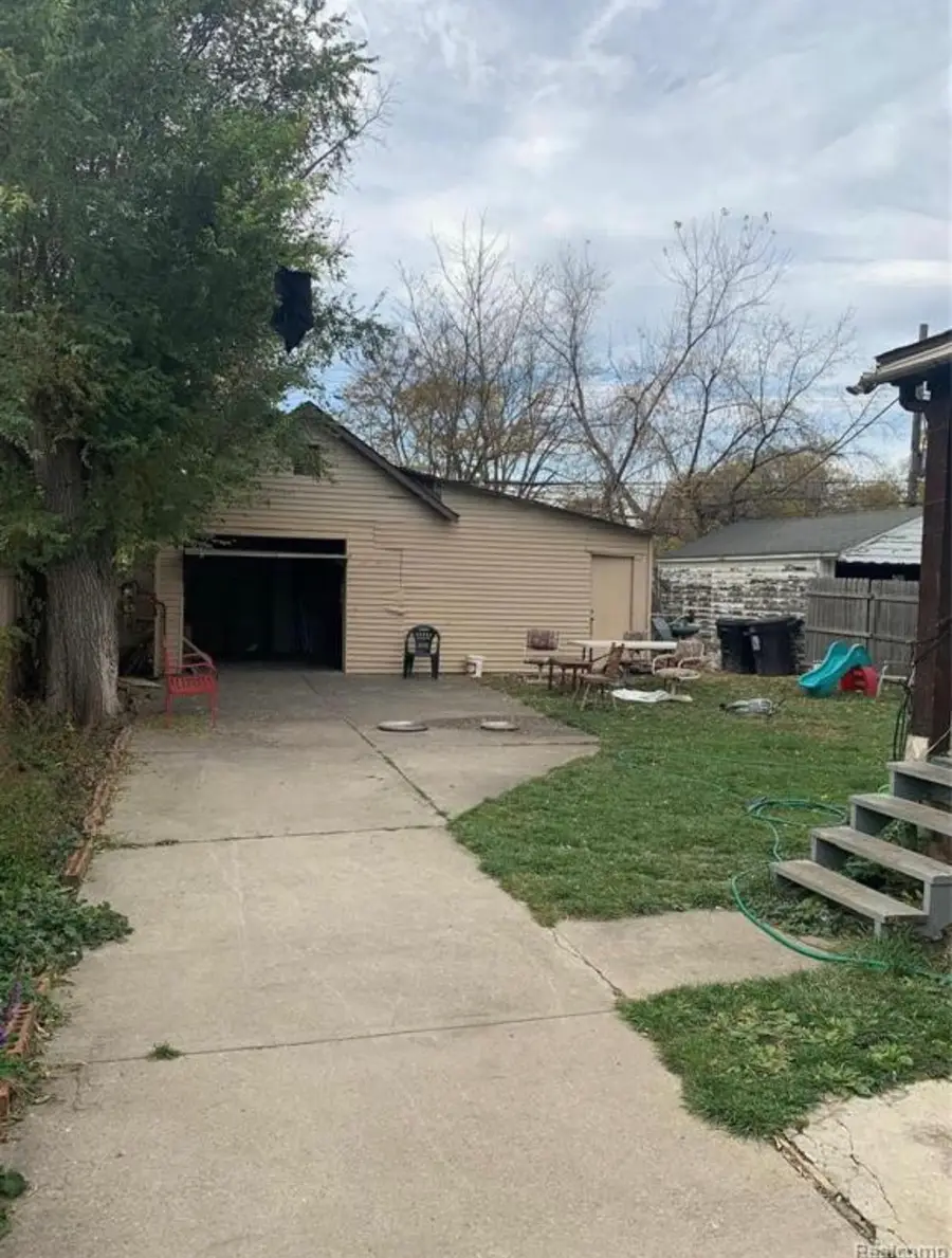 6775 Winthrop Street, Detroit, MI 48228 - Image #3