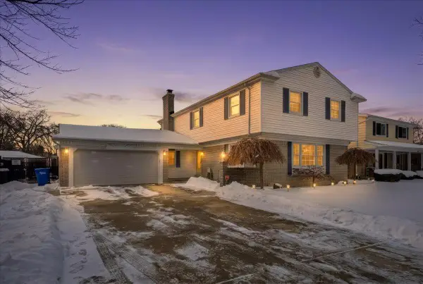 32523 Cambridge Drive, Warren, MI 48093